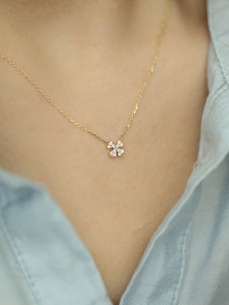 Minimalist Flower Necklace